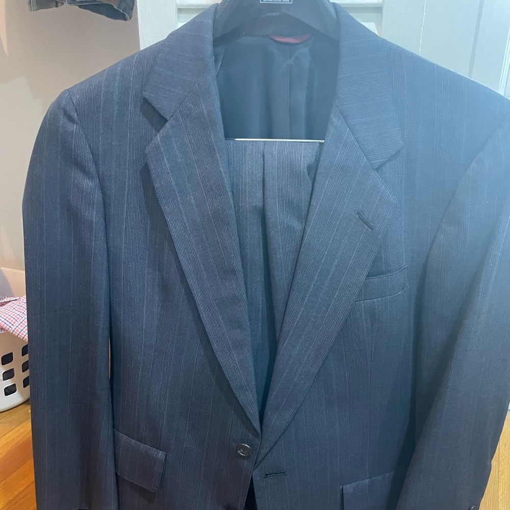 Men’s 40S Hart,Schaffer and Marx suit. In excellent condition.
